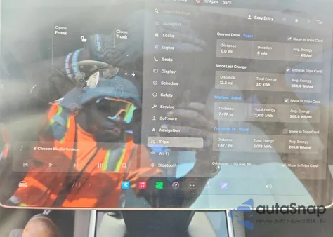 2021 Tesla Model Y z USA, uszkodzony, nr VIN 5YJYGDEE8MF075112